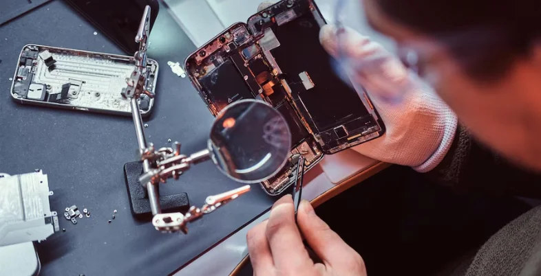 Business Ideas in Hyderabad - Mobile and Laptop Repair Shop